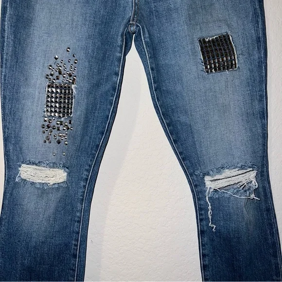 Alice + Olivia distressed skinny jeans
